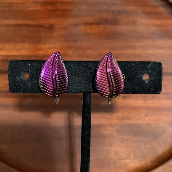 Purple leaf screw on earrings - Picture 1 of 2